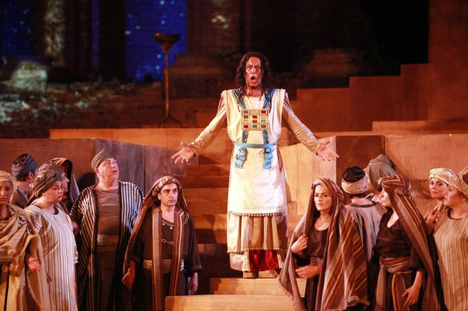 Enrico Di Giacomo als Nabucco in de gelijknamige opera van Verdi. Openluchttheater Parlermo