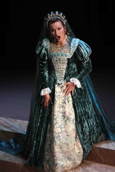 Olga Romanko als Leonora in Verdi's 