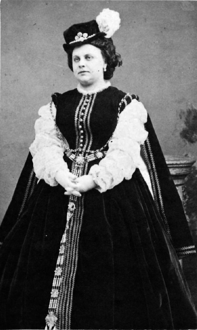 Pauline Guéymard Lauters Beligische mezzo sopraan geboren te Brussel. In de rol van Valentine in 