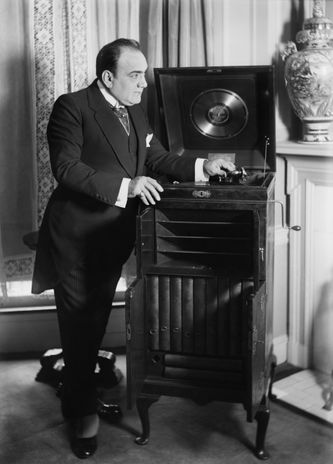 Enrico werd enorm populair via zijn grammofoonopnames meer dan 260 tussen 1902 en 1920