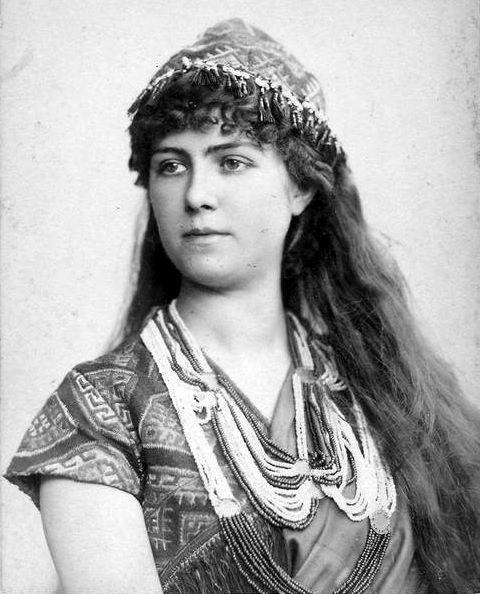 Marie Van Zandt (1858-1919) de in New York geboren Amerikaanse sopraan met Nederlandse roots  was de aller eerste Lakmé in de gelijknamige opera Van Leo Delibes in 1883
